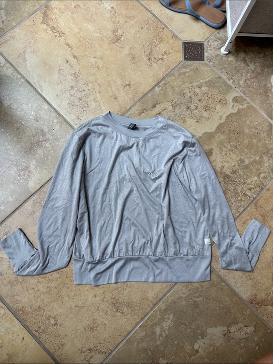 Vuori Tops - Vuori Gray Crewneck Long Sleeve Tee